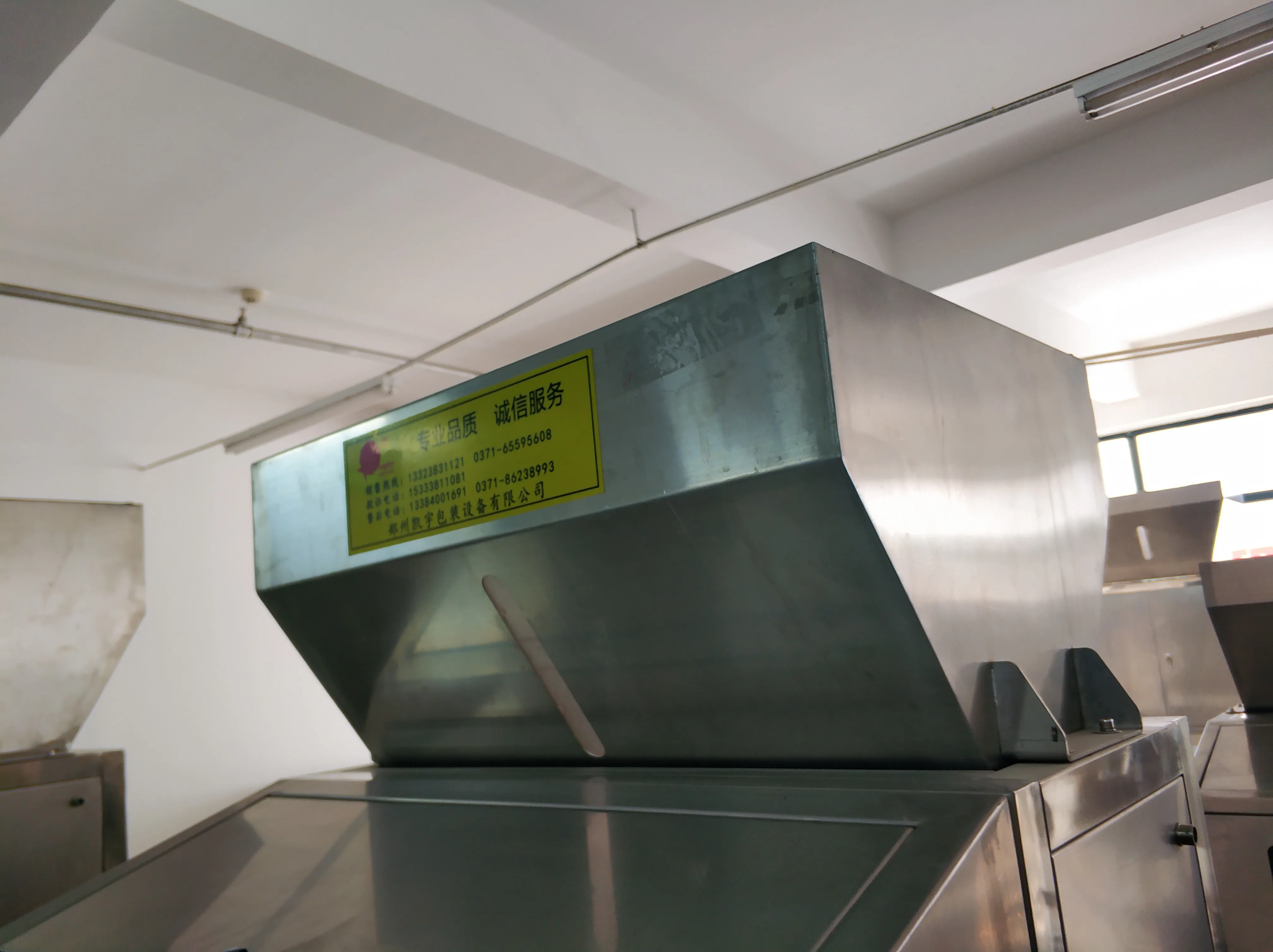 low cost granules packing machine in stock