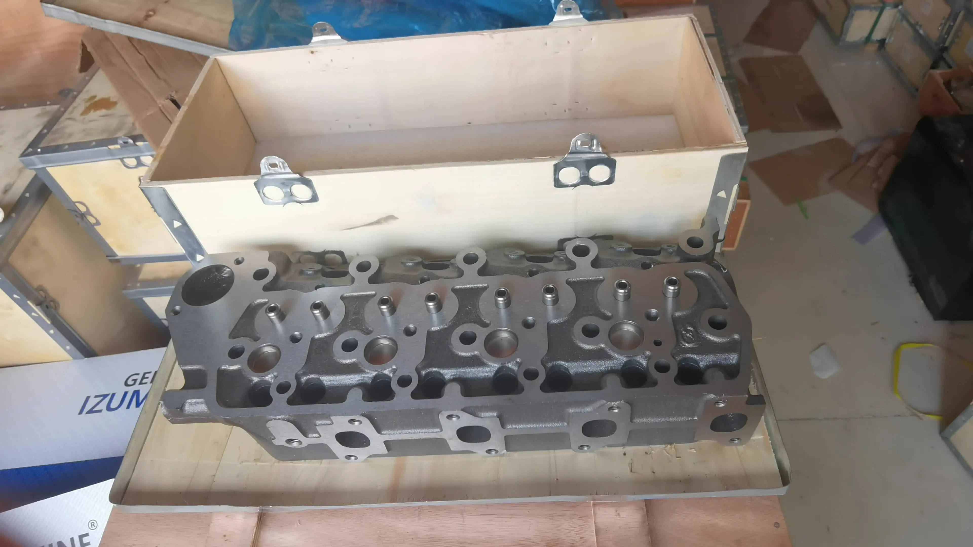 K4E Cylinder Head MM408457 - Reliable Mitsubishi Engine Part