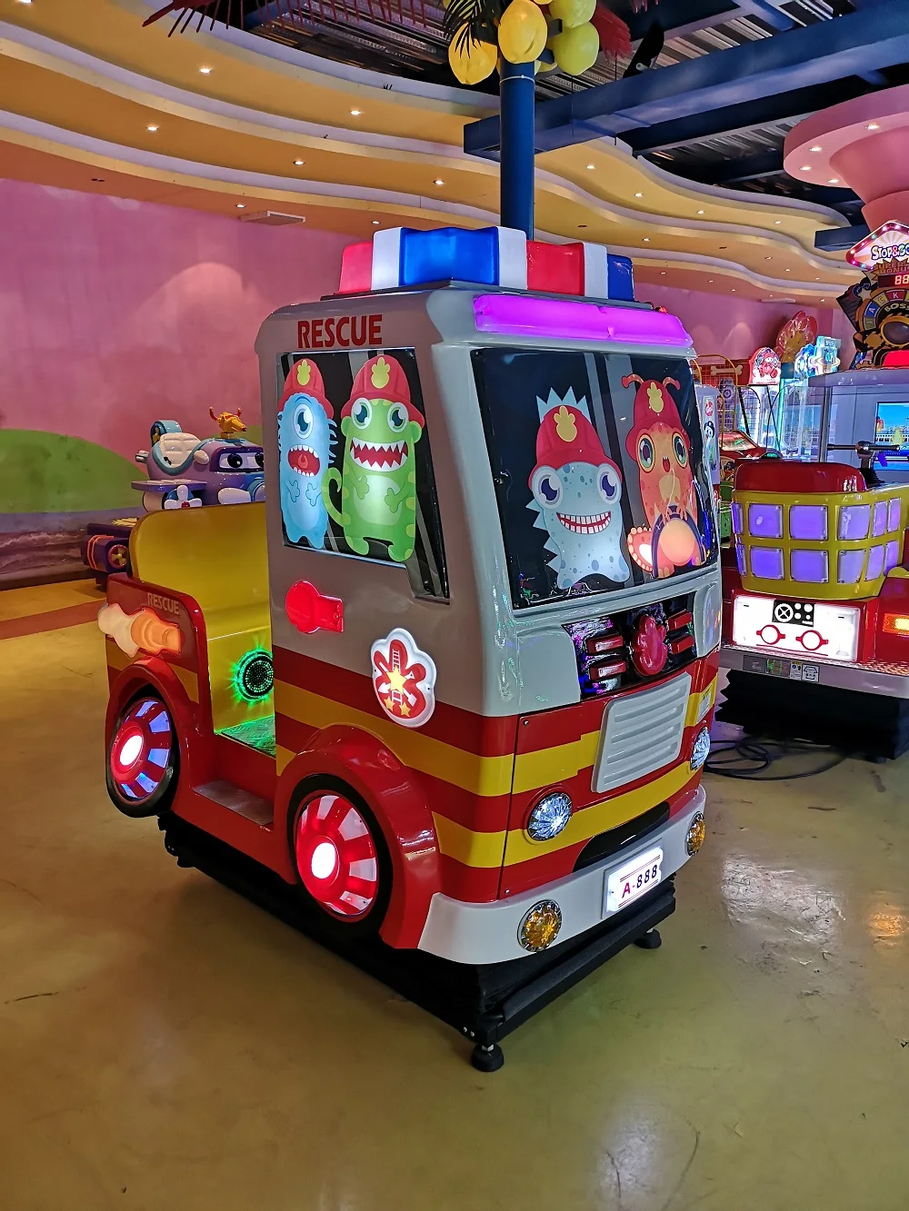 投币街机室内运动娱乐热卖外星人消防员秋千汽车游戏机出售