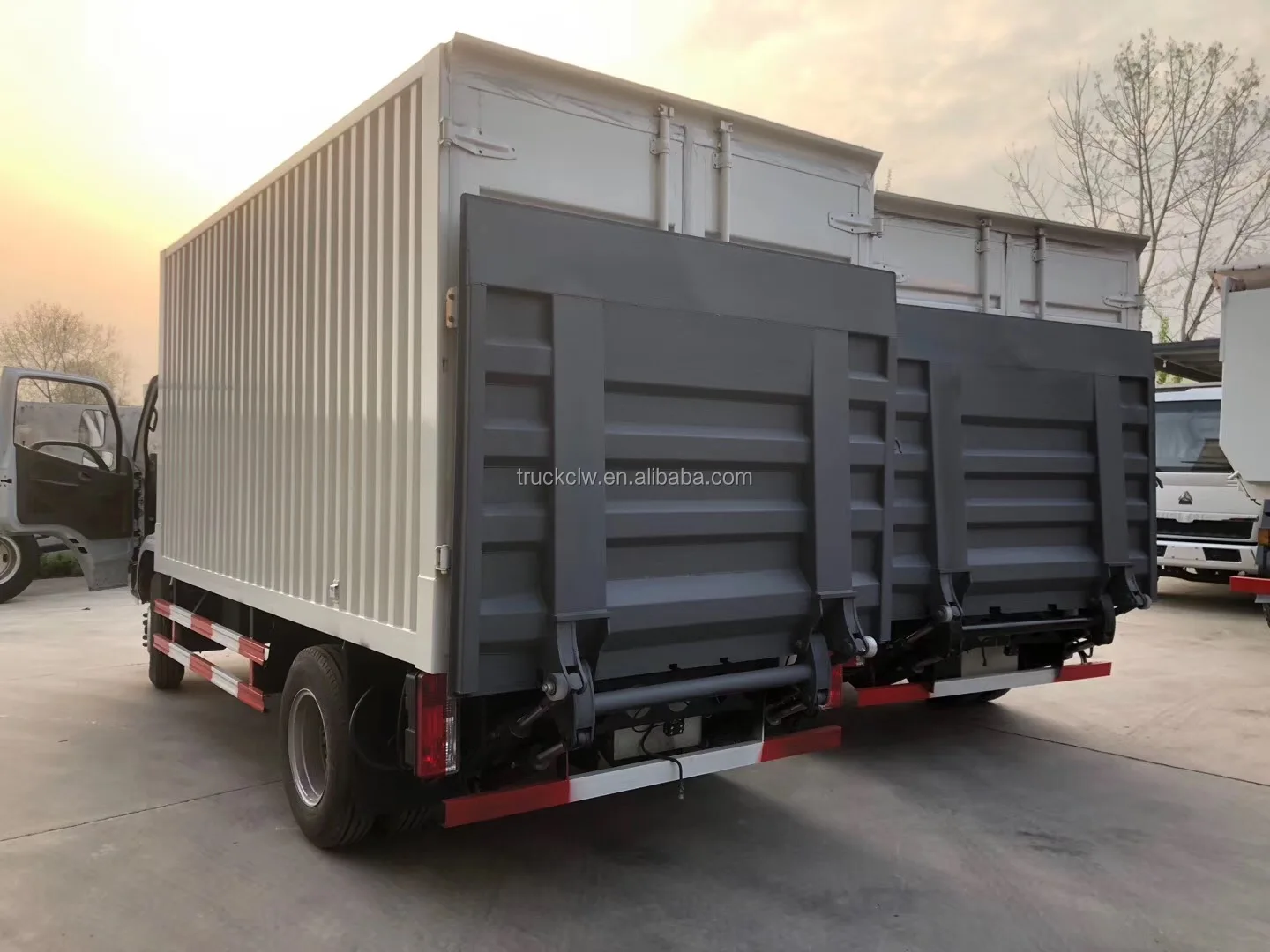 齿轮箱5速 前桥2吨 后桥3ton 底盘框架高强度回火钢 货箱10 cbm