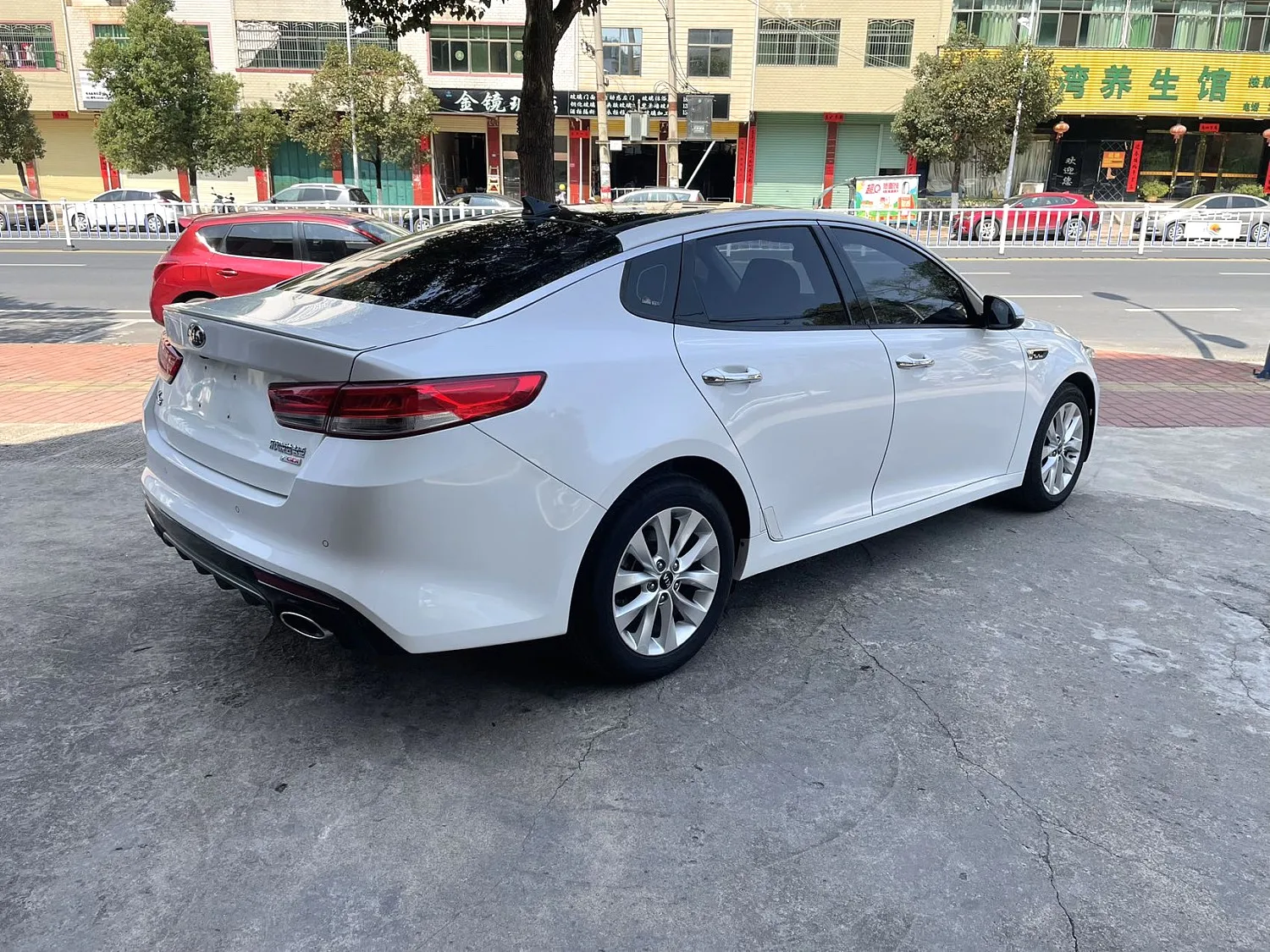 Hot 2012 2013 2014 2015 2016 Kia K5 1.6TLUXURY Midsize car left hand drive Sedan Chinese gasoline car used cars for sale