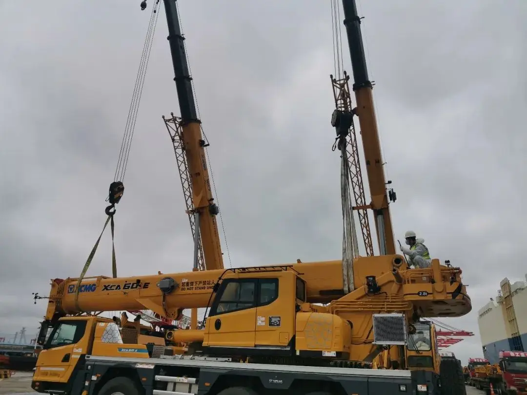 XCMG 60 Ton Second Hand Crane Trucks All Terrain XCA60E Mobile Truck Crane