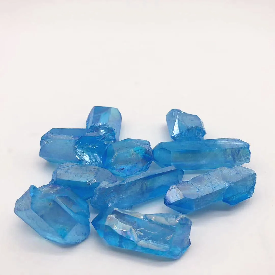 美丽的天然宝石天使光环石英蓝色钛涂层电镀水晶点