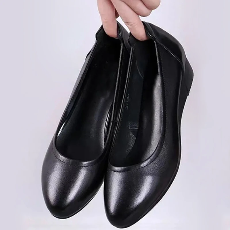 Comfort Black Leather Round Toe Dress Shoe for Ladies