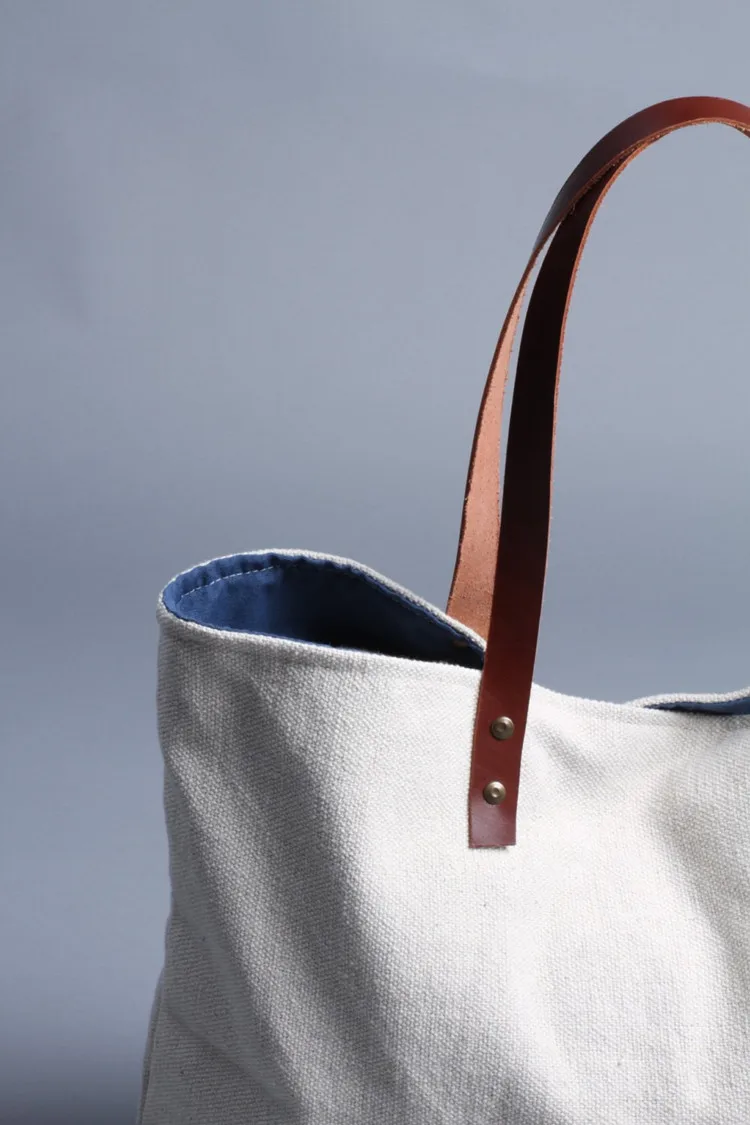 blank white tote bags