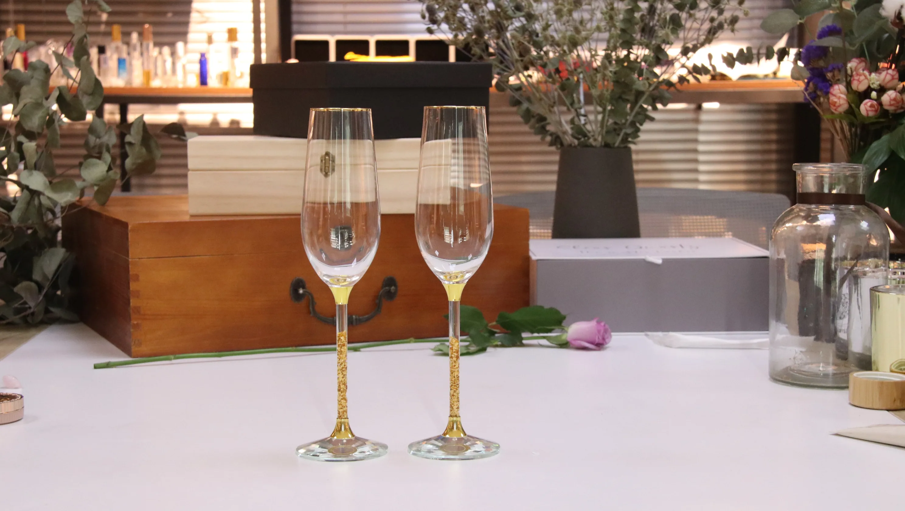 High End Champagne Glasses With Natural Crystal Base Buy Moet Chandon