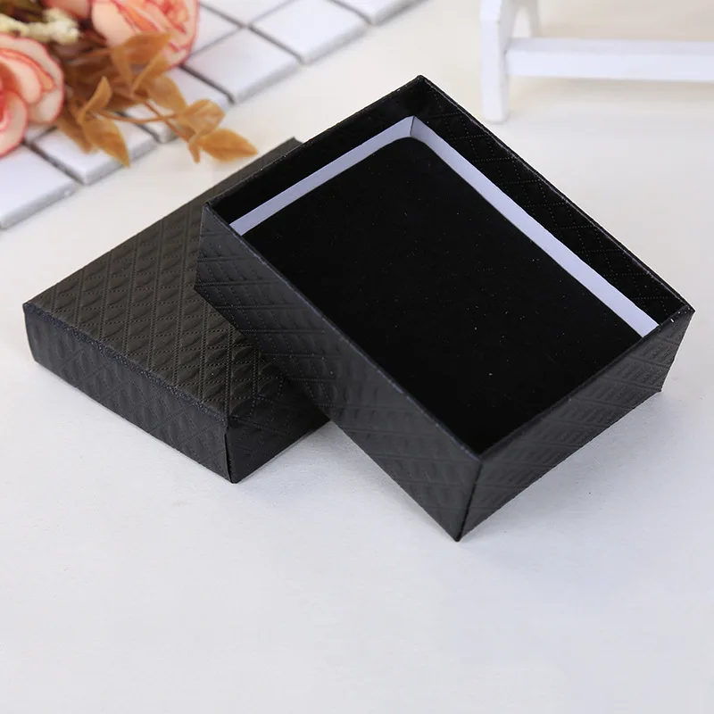 纸板 材料类型 纸板 颜色 红色 & 黑色 形状 广场 & 长方体 -颜色使用