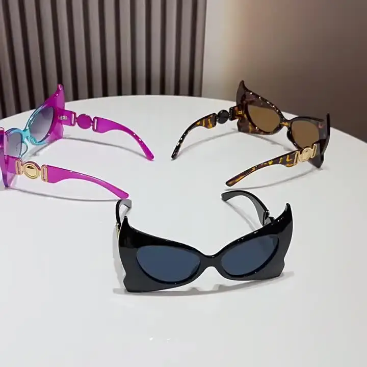 Thick Retro Funny Oversized Oval Butterfly Sunglasses for  display picture 2