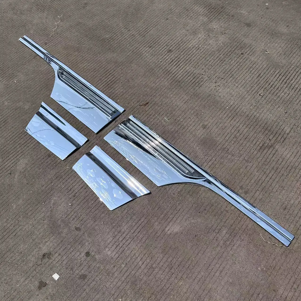 GHCD New Product/factory Price/high Quality Japanese  Truck ISUZ NQR(600P)NQR(100P) Chrome-plated Door Garnish factory