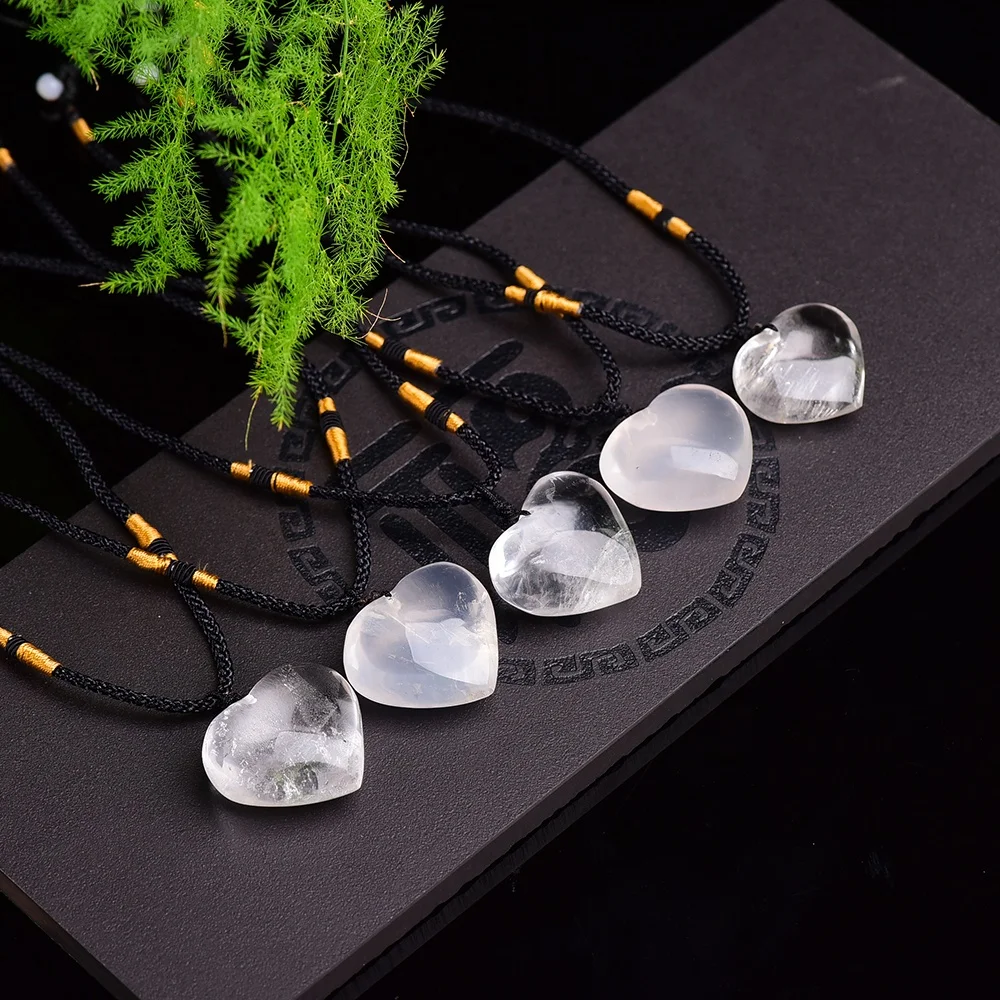 心形透明石英水晶吊坠待售