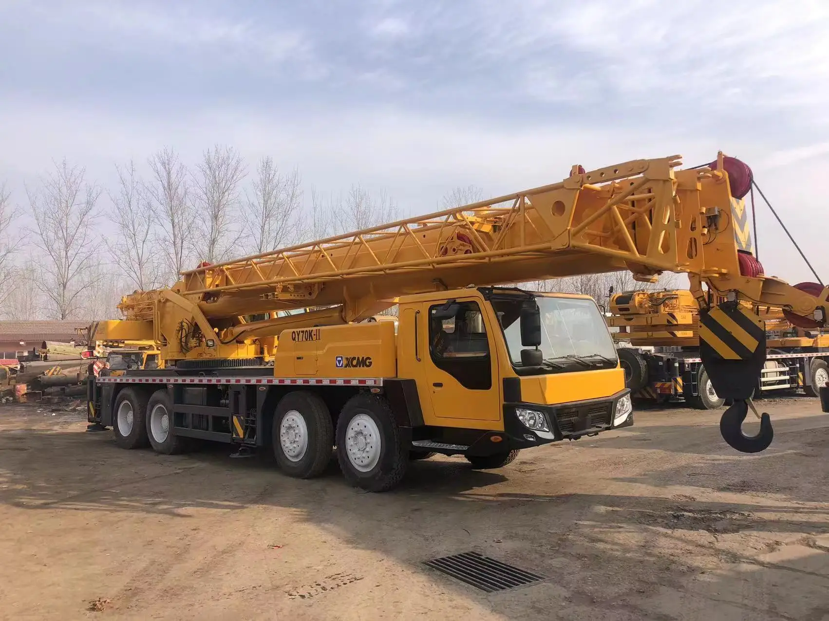 Construction Machinery Lifting China Mad 70 Ton Heavy Duty Truck Crane ...