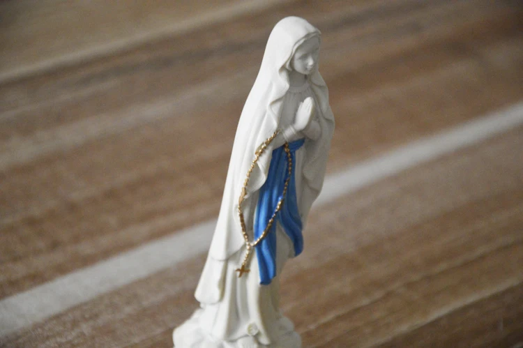 Cost-effective Catholic Holy Statues Arts Our Lady of Lourdes Fine Resin Decorations