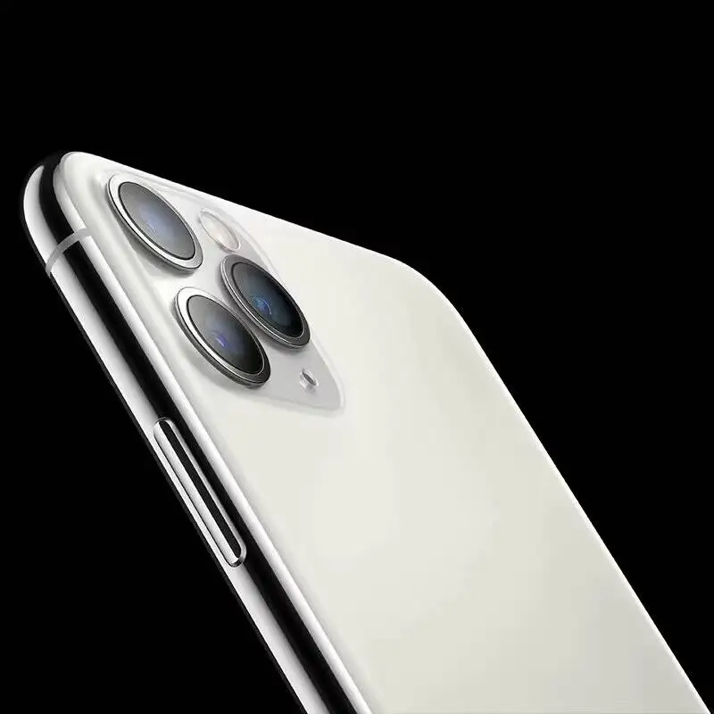 Side-by-side comparison of iPhone 17 Pro and Samsung Galaxy S26 Ultra specifications and pricing