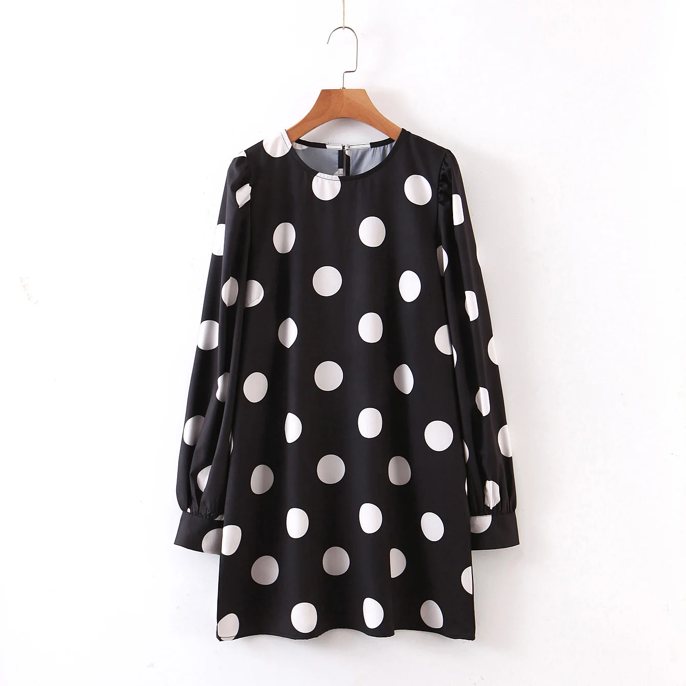 vestido negro recto manga larga