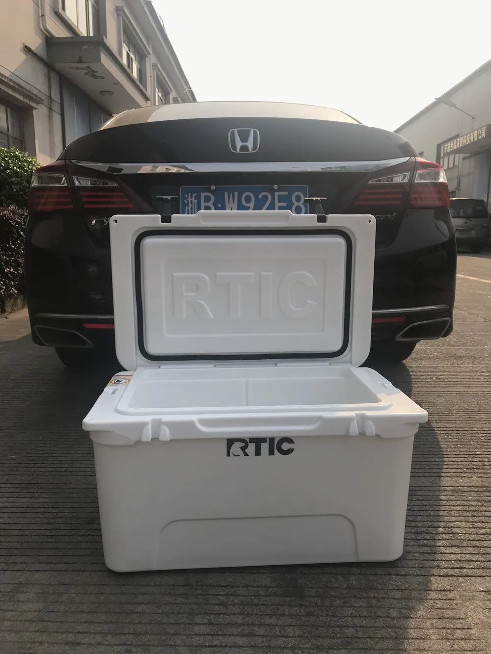 Odm Long Time Insulation Cooler Box 45l Cooler Rotomolded Fishing Box