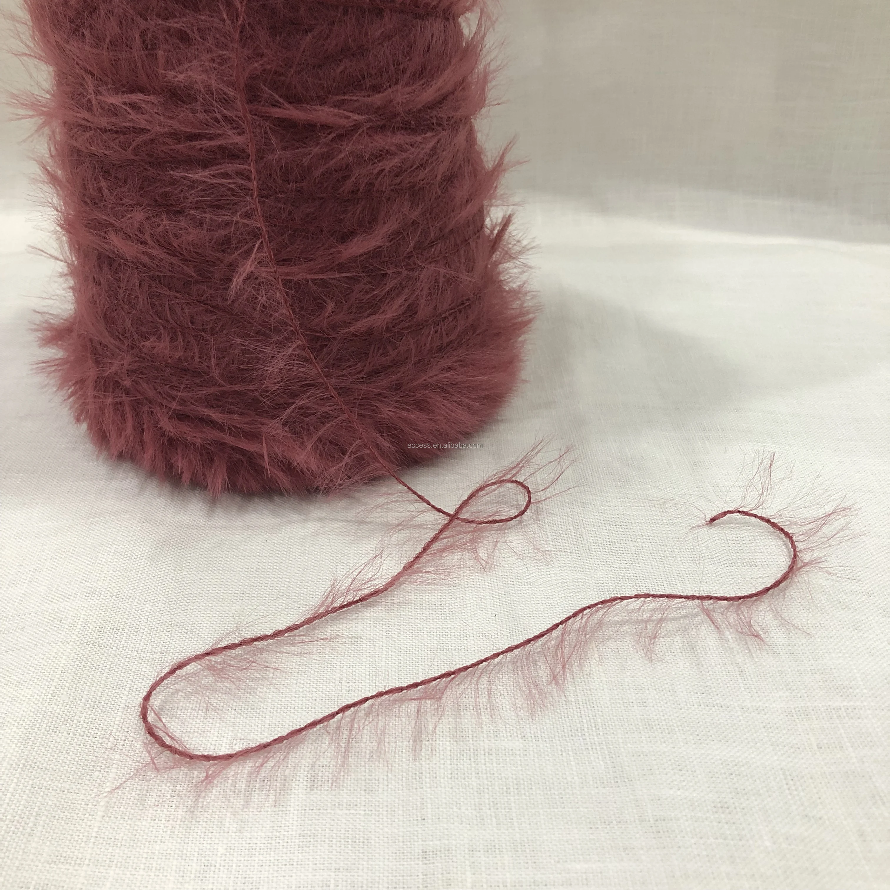 100% 涤纶针织花式纱线柔软高品质羽毛纱线