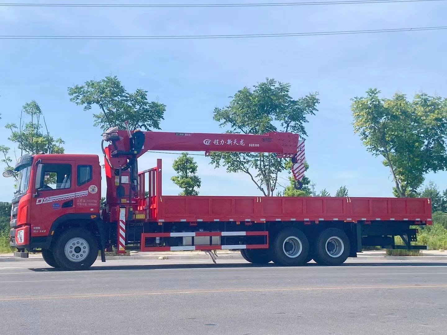 Dongfeng T5 4x2 6 Wheels Lorry Straight Telescopic Boom Cargo Truck ...