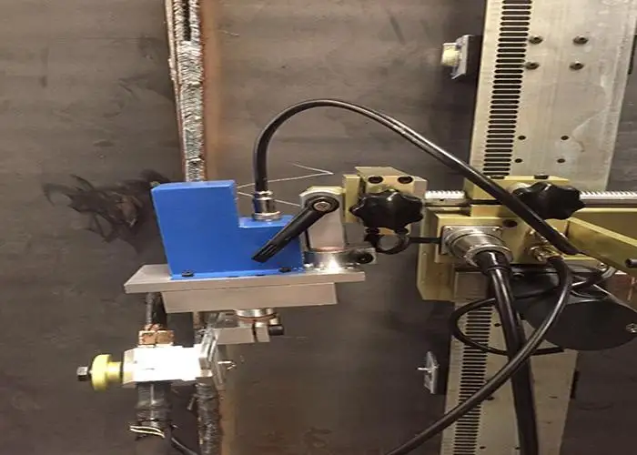 自动磁焊接小车的二氧化碳弧焊用焊枪