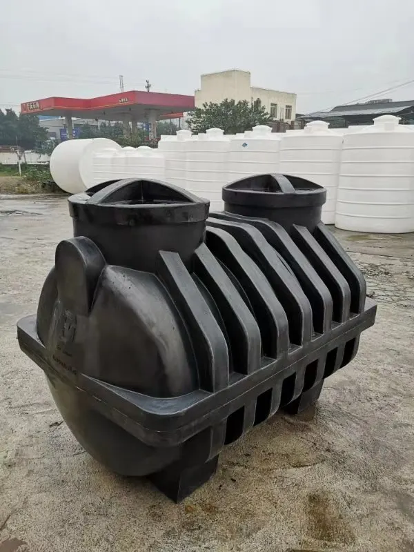 Polyethylene septic tank