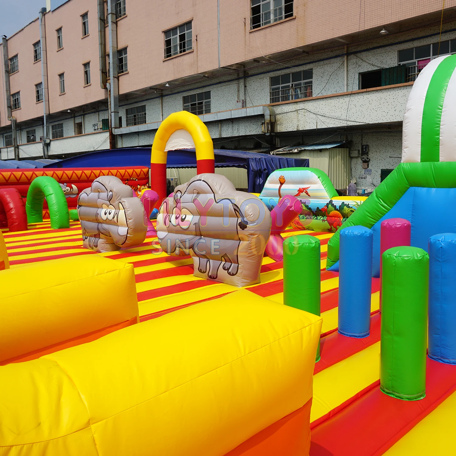 Giant Inflatable Playground Outdoor Bouncy Amusement Playground Games