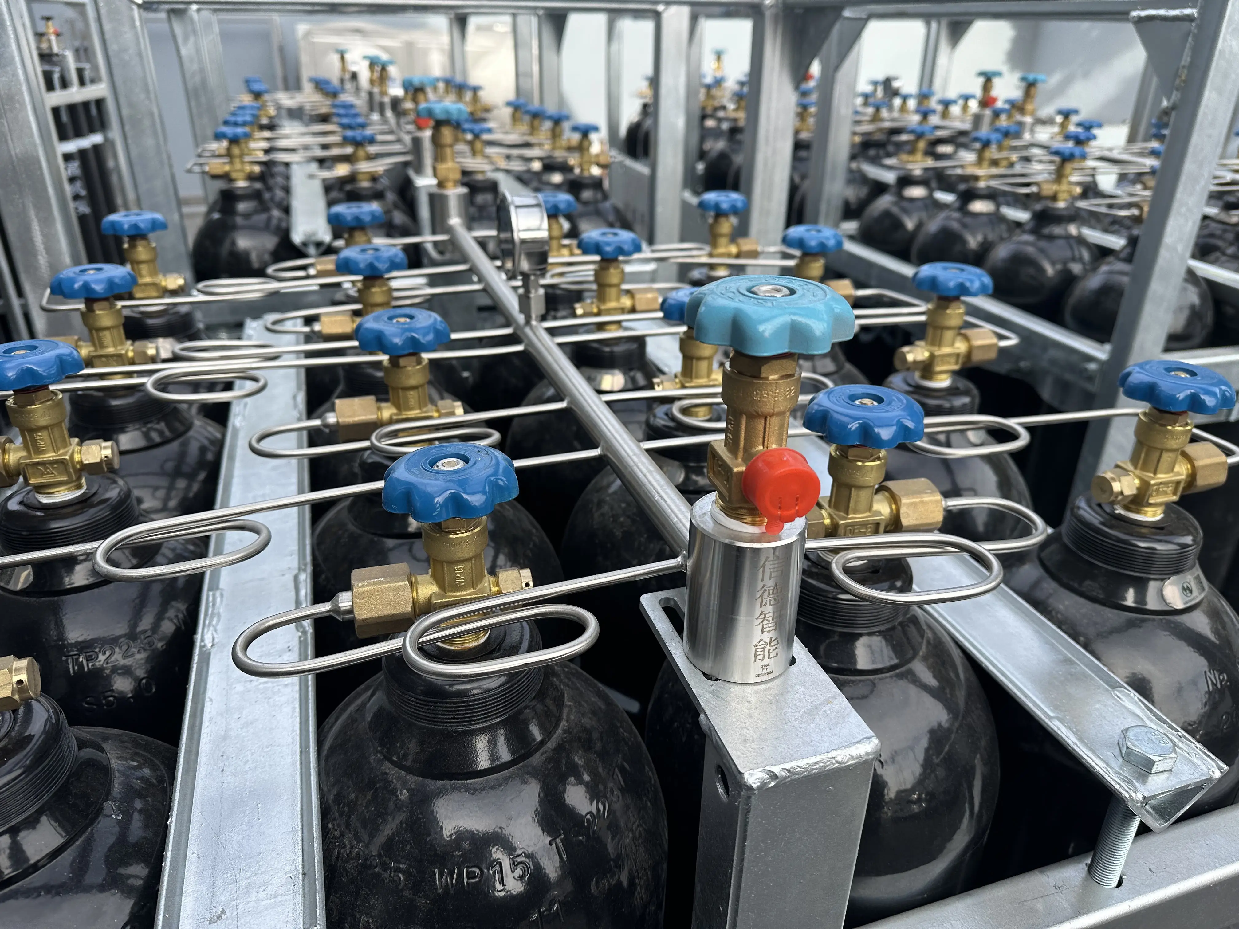 Proper Gas Rack Gas Cylinder Racks - Secure and Efficient Storage Solutions