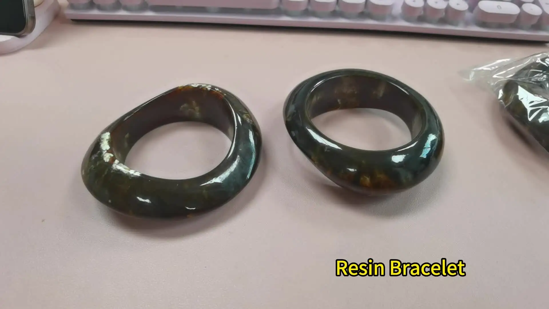 Bracciale Largo Geometrico In Resina Acrilica Per Donna – Colori Misti, Design Punk Irregolare, Gioiello Dichiarazione