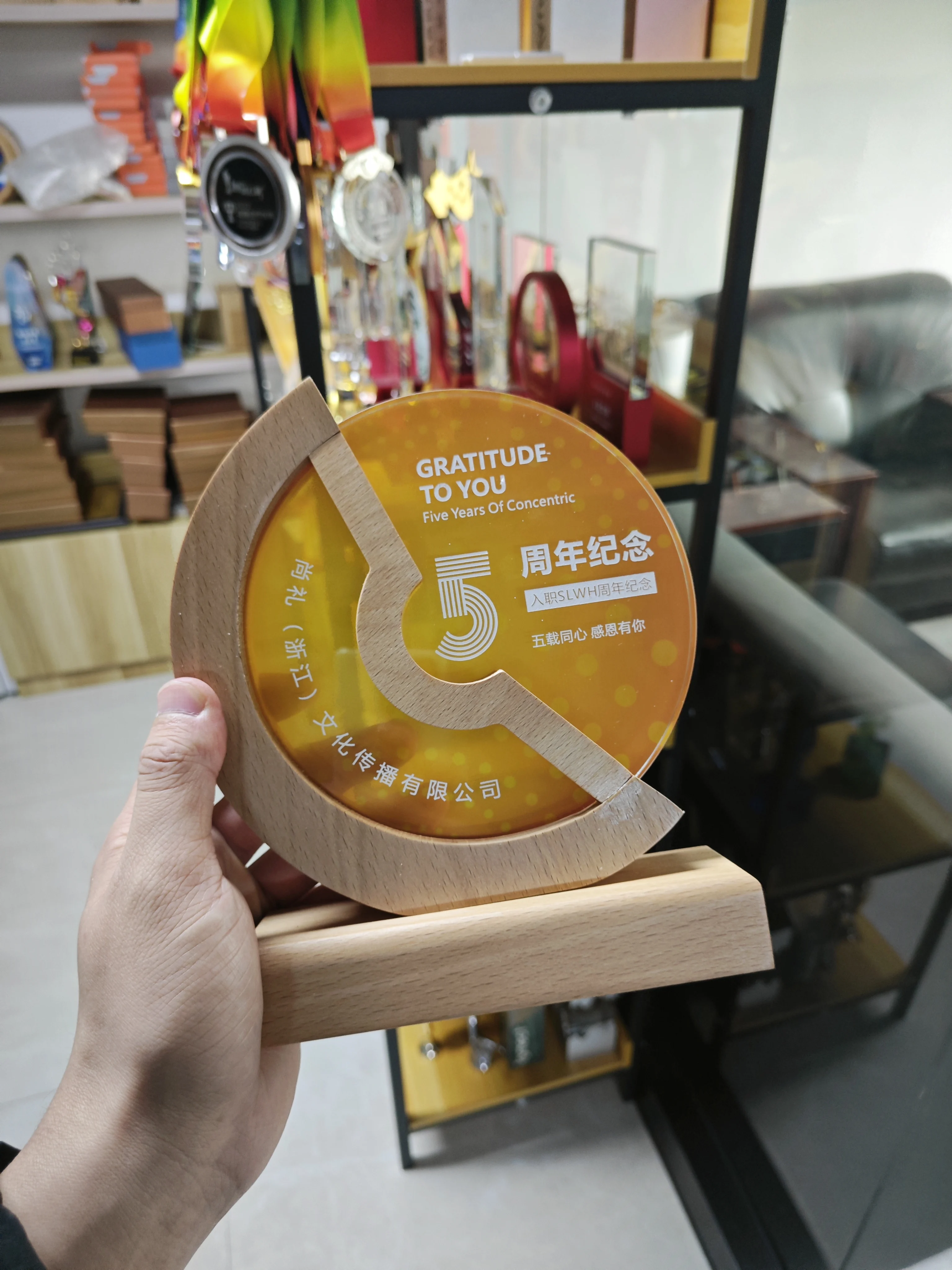 2026 Crystal Laser Engraved UV Printing Trophy Business Souvenirs for Company Annual Meeting Awards
