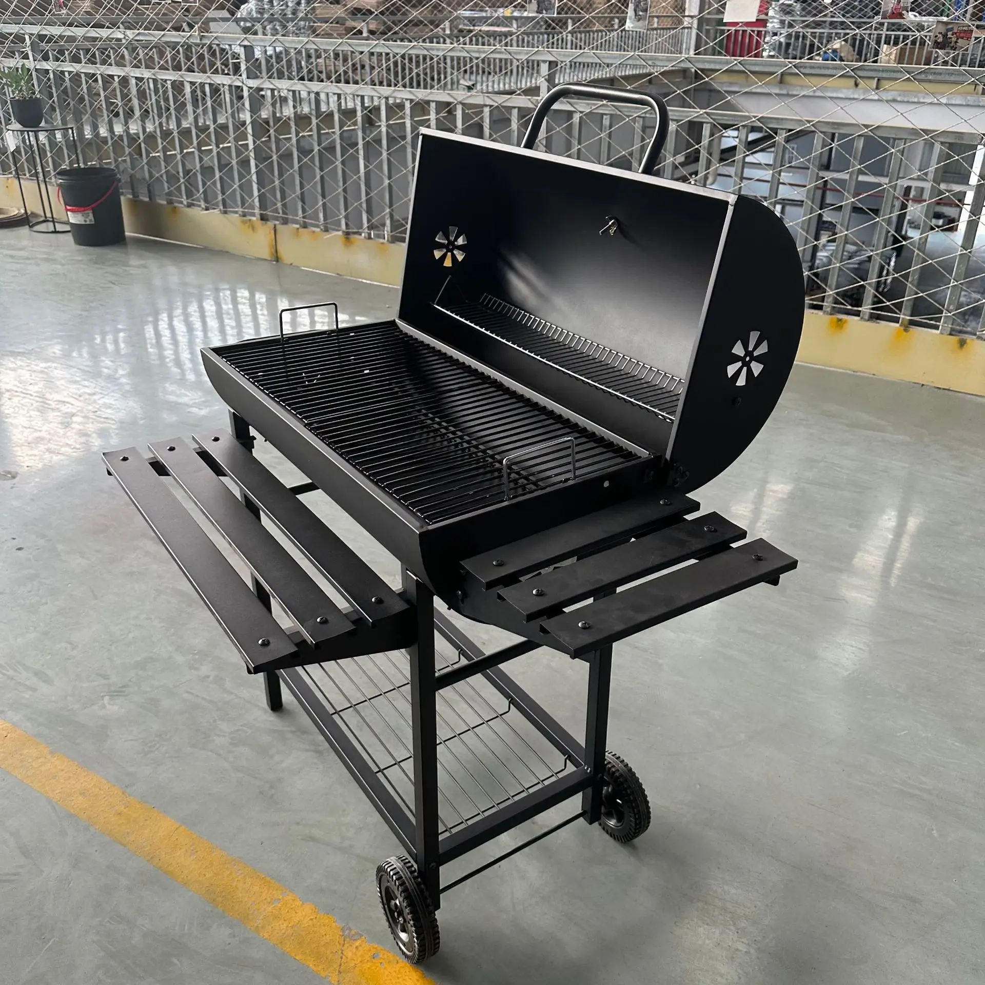 Household charcoal barbecue grill portable outdoor BBQ rack large barbecue grill patio plate details