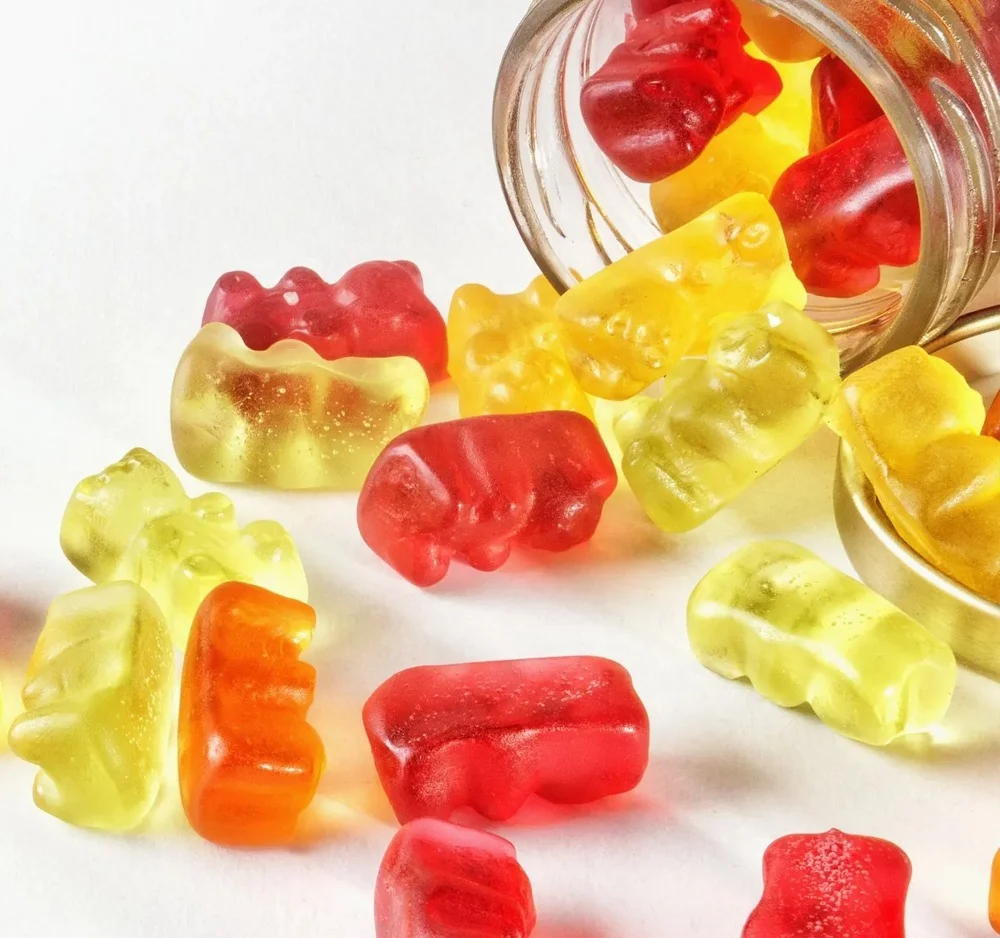 Gummies. CBD Gummies. Жевательные конфеты из фруктов. Cool Gummy таблетки. Сладкие съедобные пустышка.