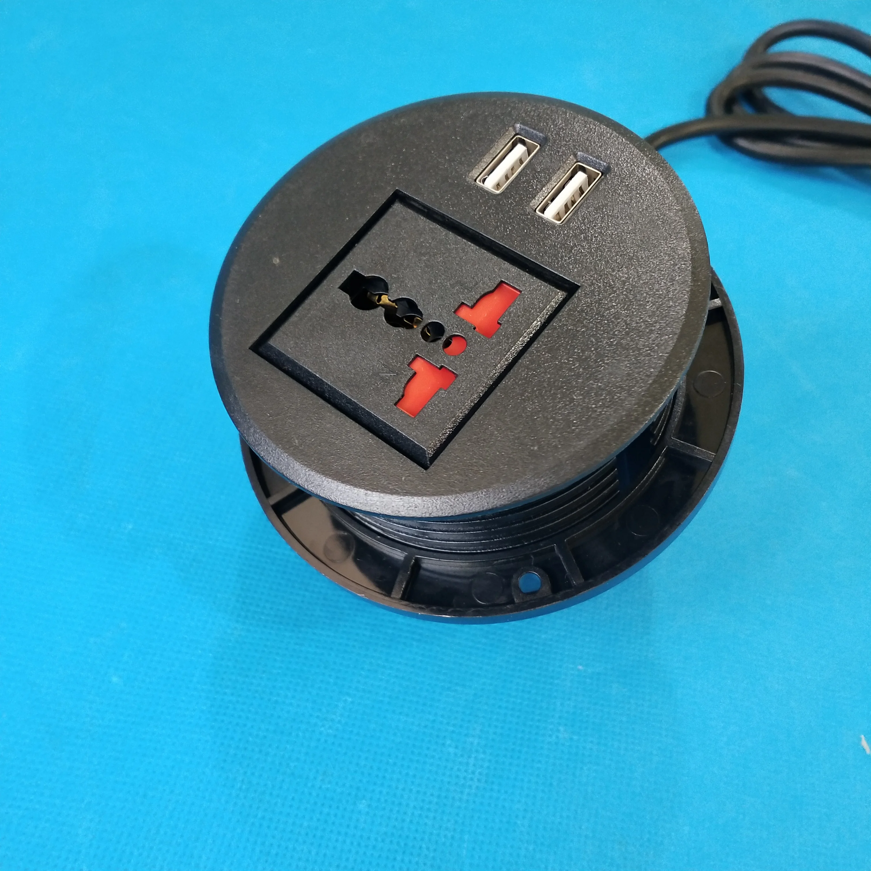 Smart Universal Plug - Power and USB for Conference Tables