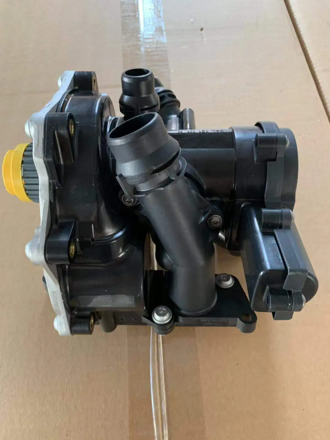 Golf MK7 06L 121 111 H Vehicle Electric Water Pump Assembly