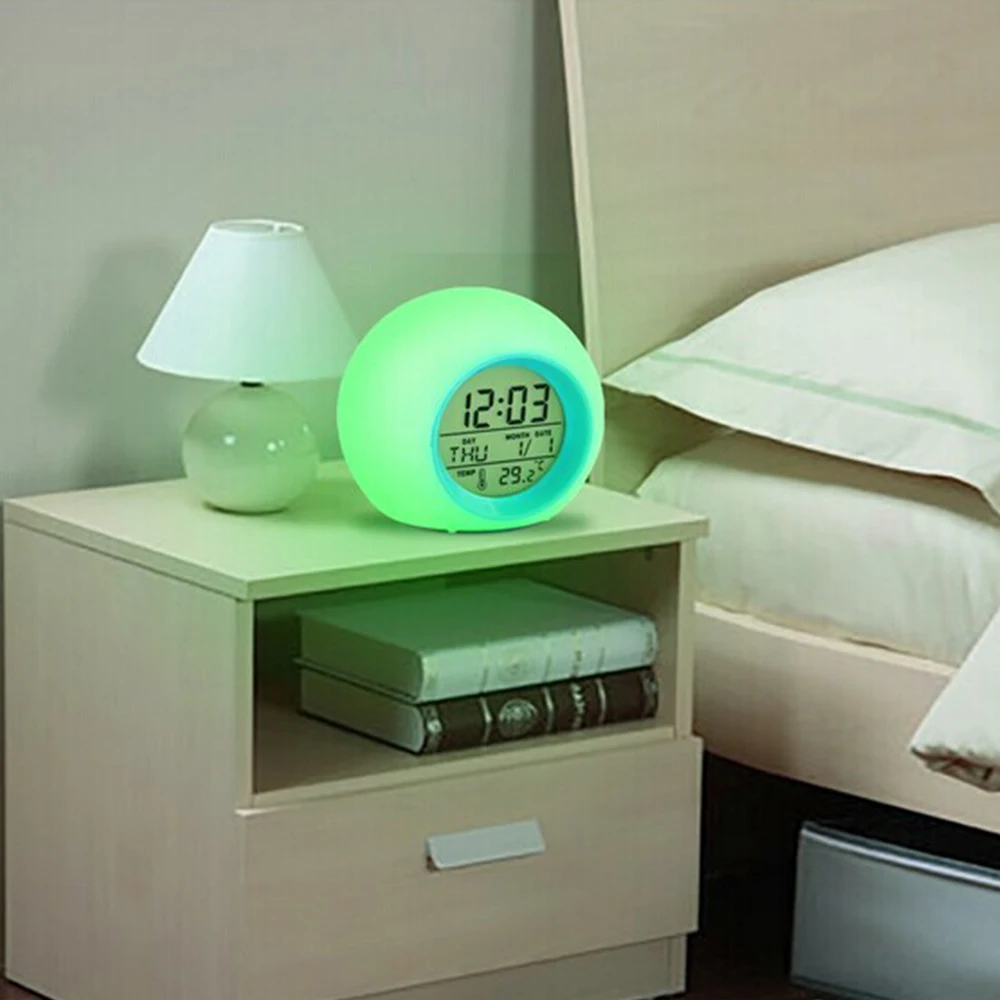 SOMKTN Lámpara de noche inteligente para mesita de noche con reloj  despertador, luz de despertador, luz de lectura y ambiente para dormitorio  de niños