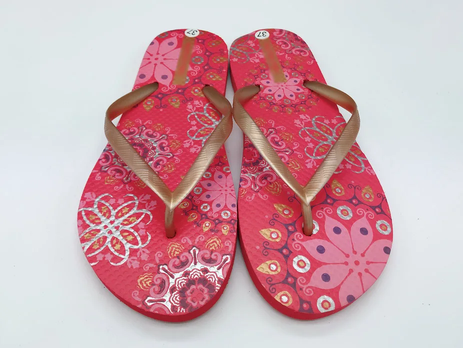 2024 Custom and Wholesale Summer Flip Flops Colorful Women Slipper PVC Upper and Rubber Outsloe Material