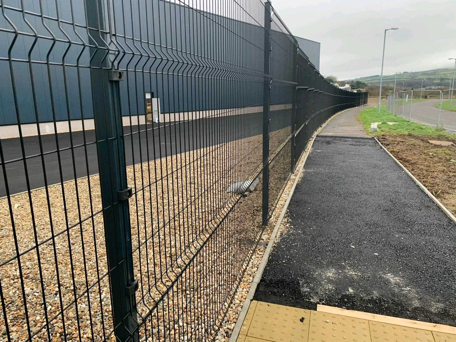 laatste bedrijfsnieuws over Hoog - het kwaliteitspoeder bedekte de gelaste omheining van het draadnetwerk met een laag  2