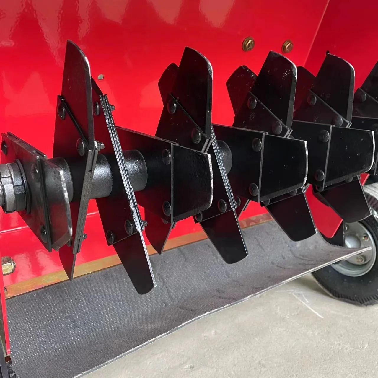 Lawn Root Cutting Grass Fertilizing Seeder Turf Comb Machine With