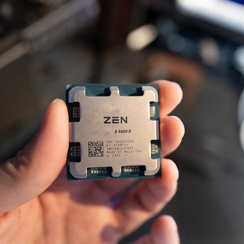 Side-by-side AMD Ryzen 9000 and Ryzen 7000 CPU packaging