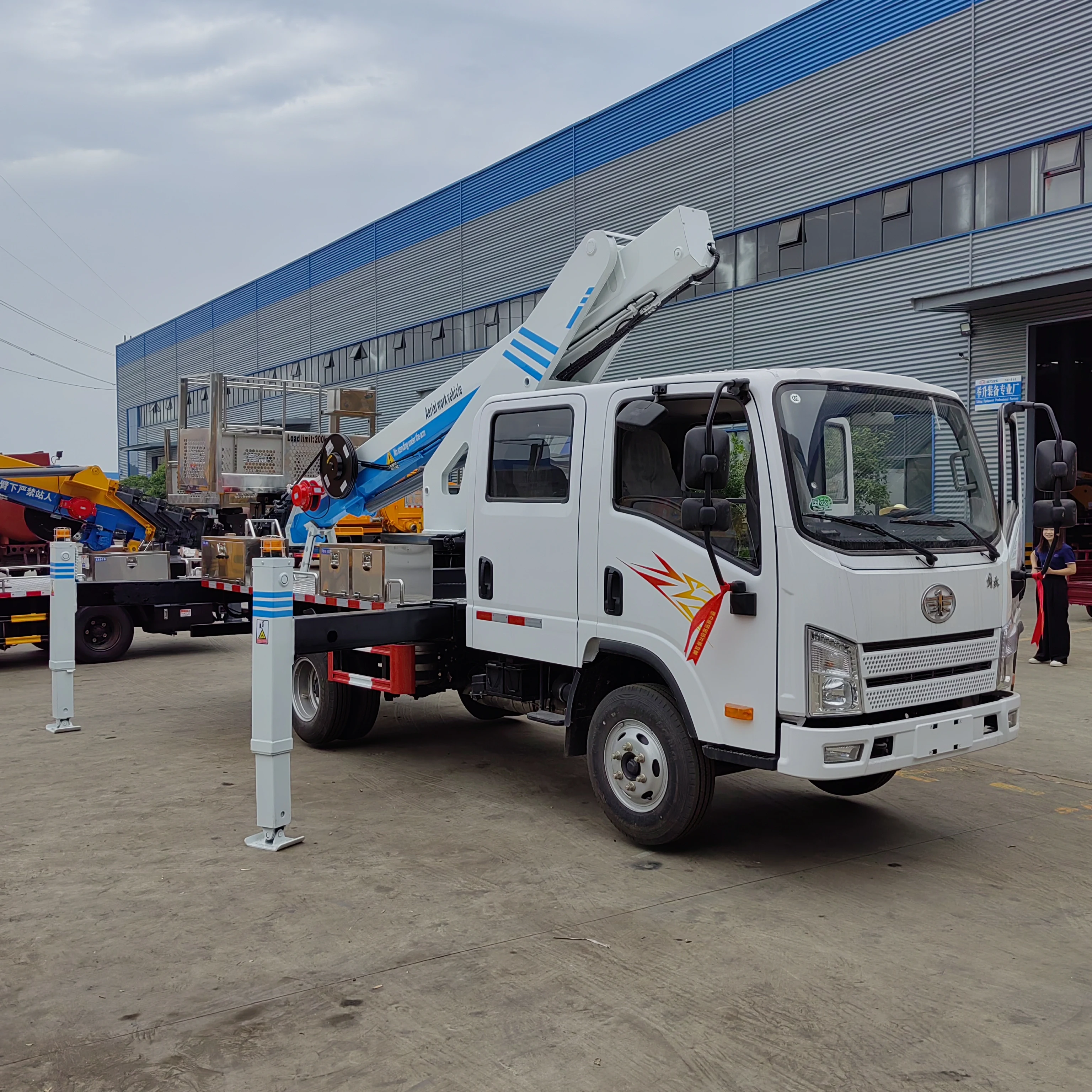 Dfac Diesel Overhead Working Man Lift Truck Bucket Highaltitude