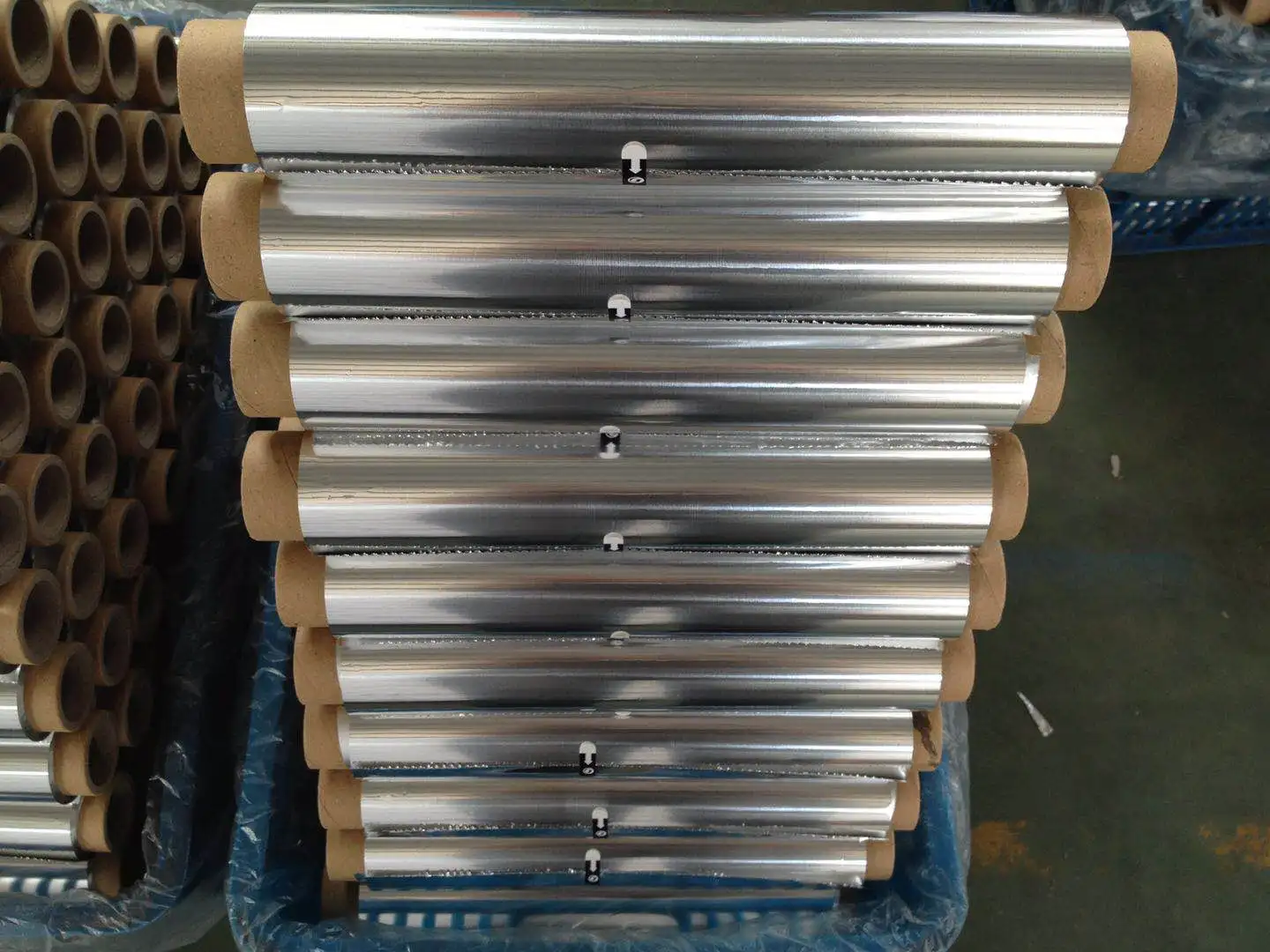 高品质的 0.01毫米个 8011 厘米软脾气家用铝箔纸卷厨房用 - buy 铝纸