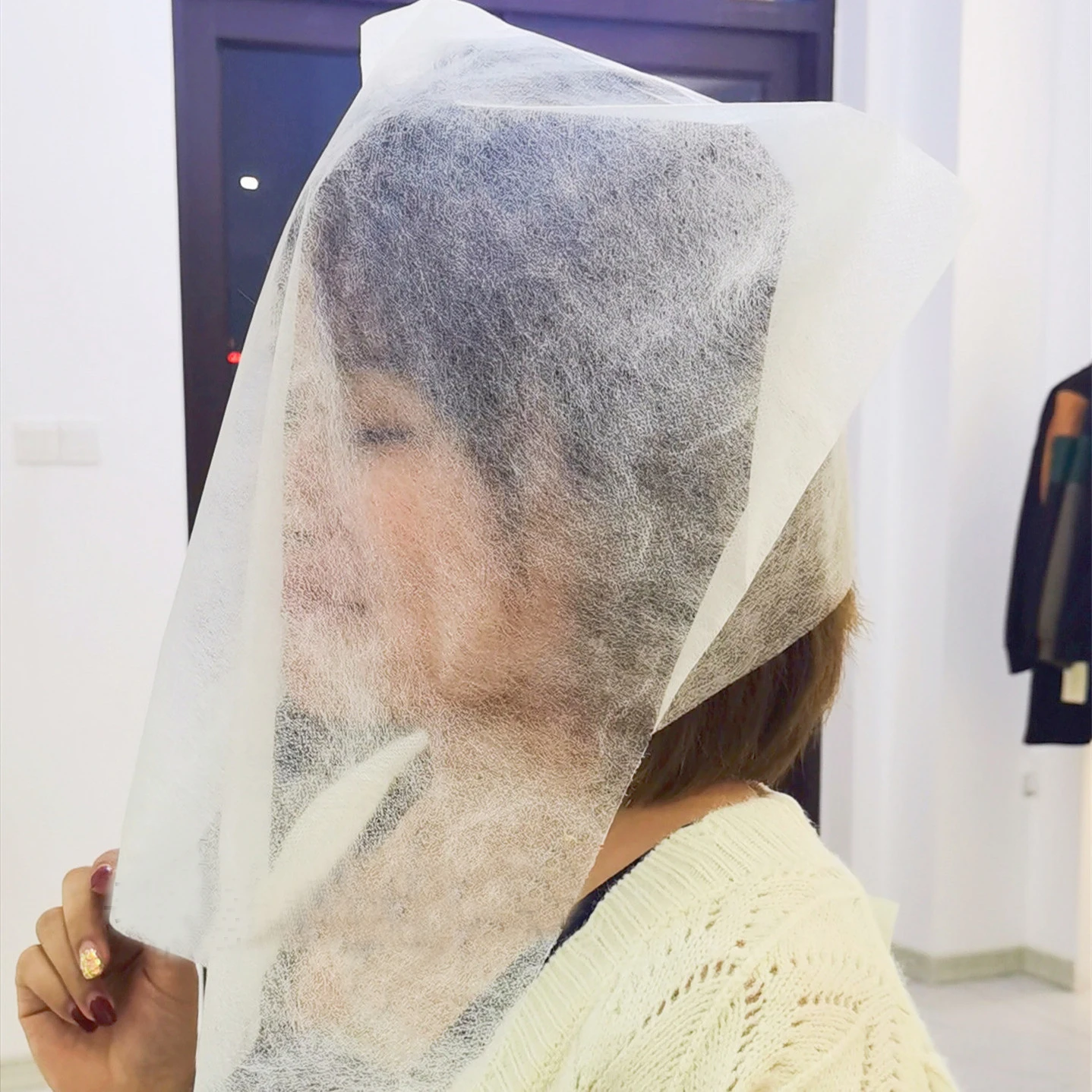 Nonwoven Disposable Makeup Protector Clothing Garment Stain Guard Hood