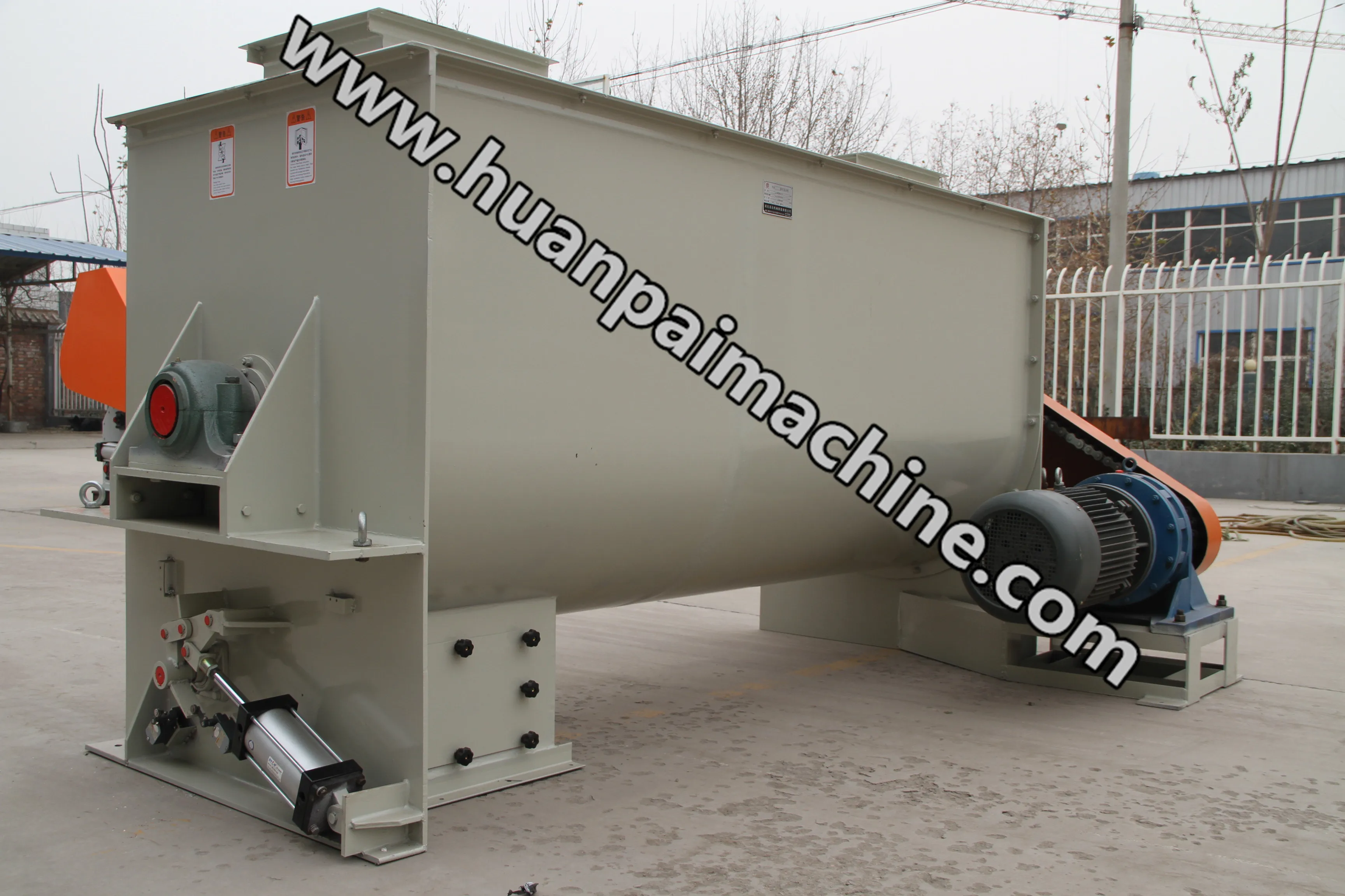 Hot Sale 12t/h Capacity Cow Animal Feed Mixer For Sale South Africa