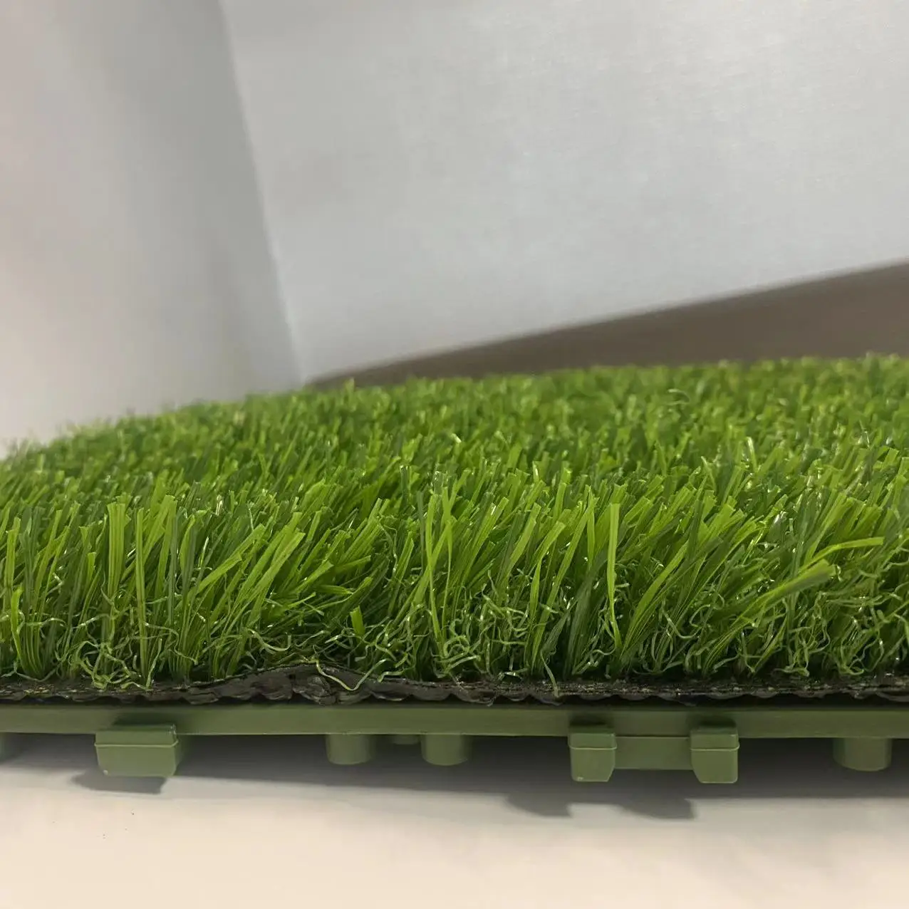 Interlocking Artificial Grass Tile Synthetic Grass Carpet Tiles Indoor