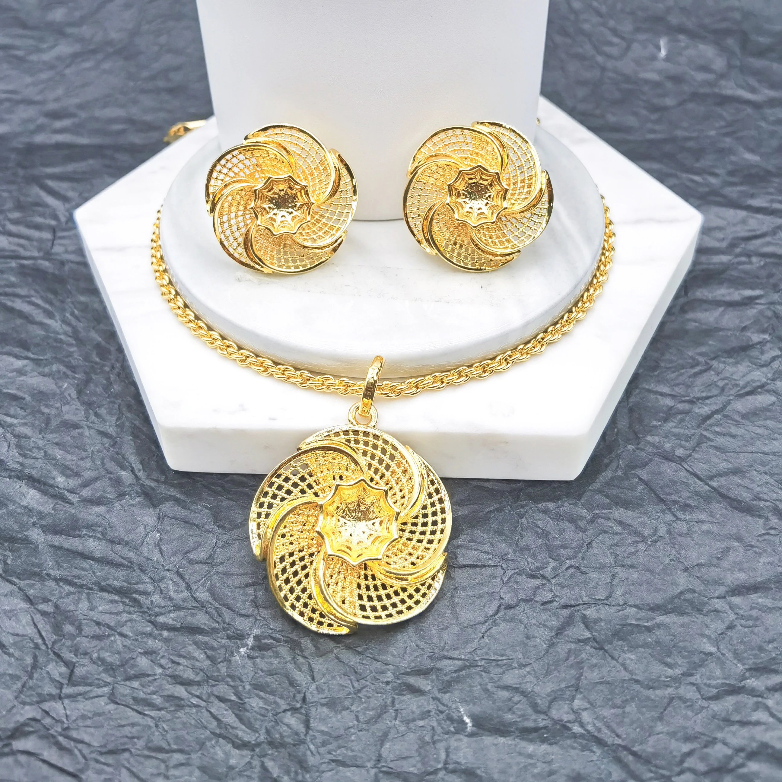 Fashion Trend Flower Earring Pendant Set Women's Jewelry 18k Gold