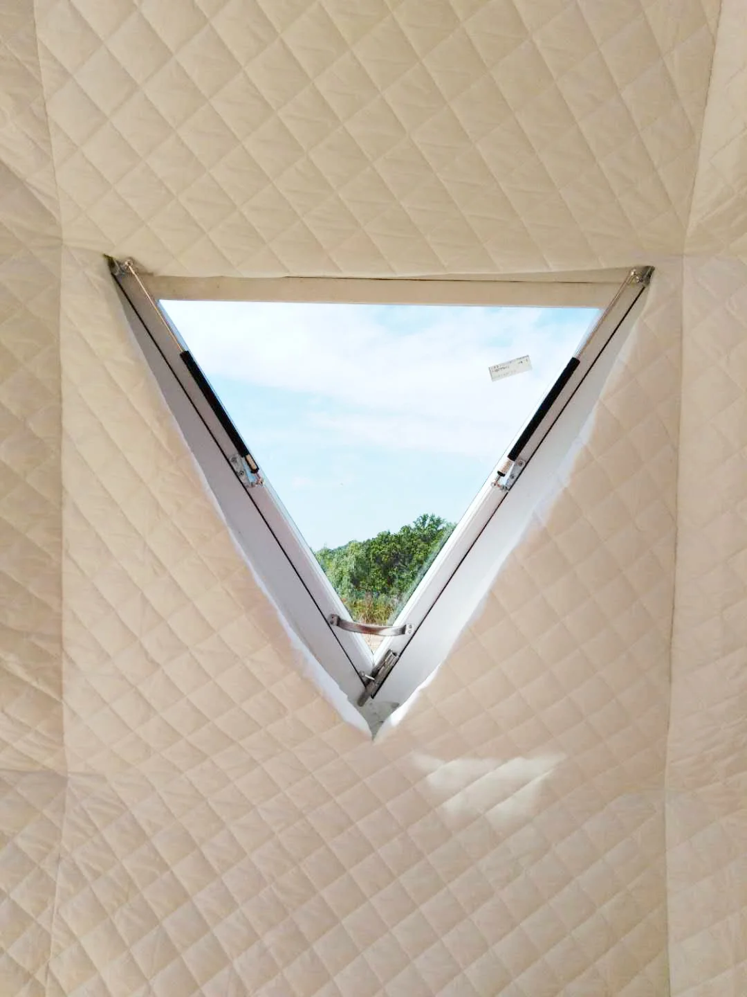 三角形天窗