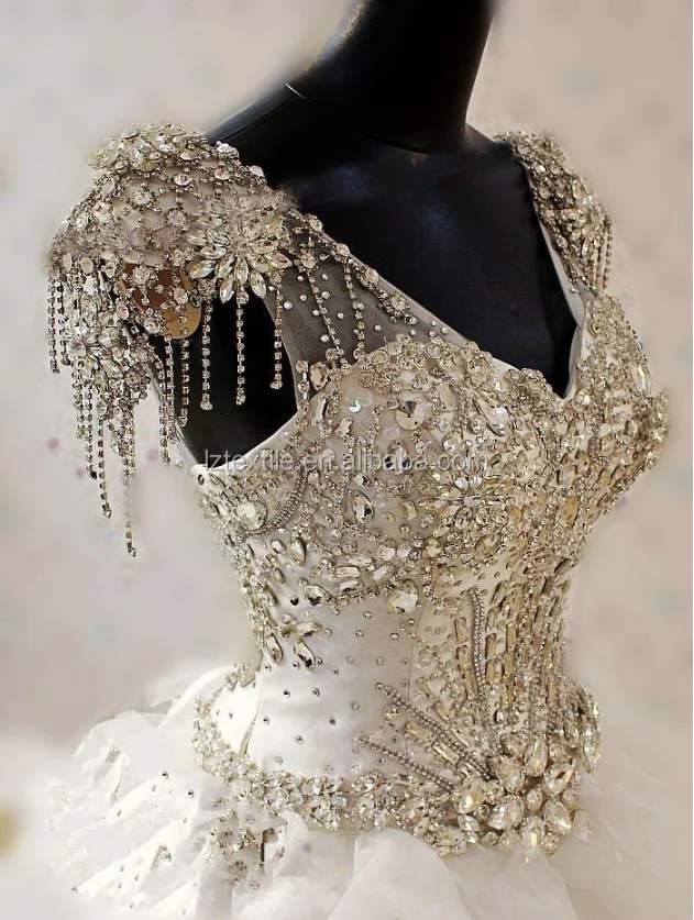 Свадебное платье с камнями на корсете фото