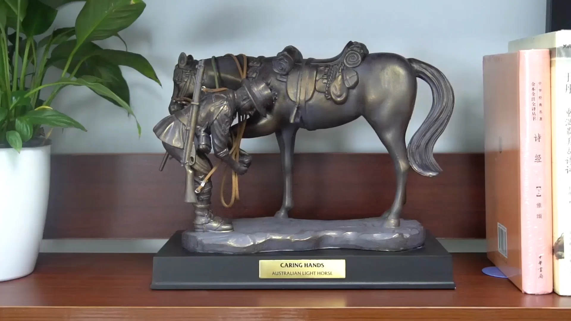 Wholesale Small Size Tabletop Polyresin Souvenir,Bronze Finished