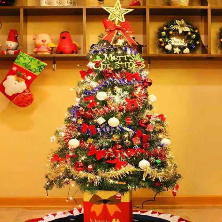 2020高品质出售pvc户外装饰人造大人造圣诞树人造树圣诞树
