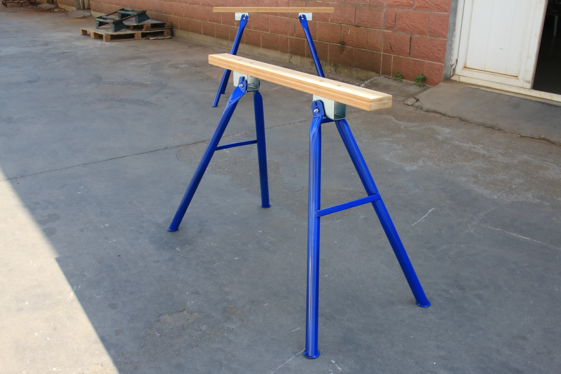 Sturdy Saw Horse Lightweight Workhorse Sawhorse - Buy Sturdy Sawhorse ...