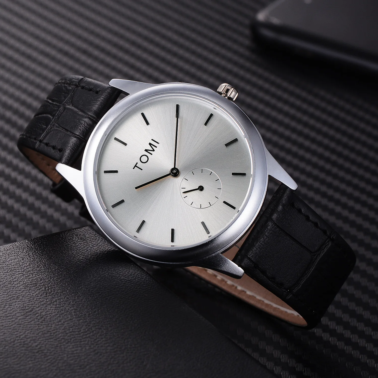 tomi 2020 新款热卖便宜的手表定制logo真皮简约男女手表商务休闲石英
