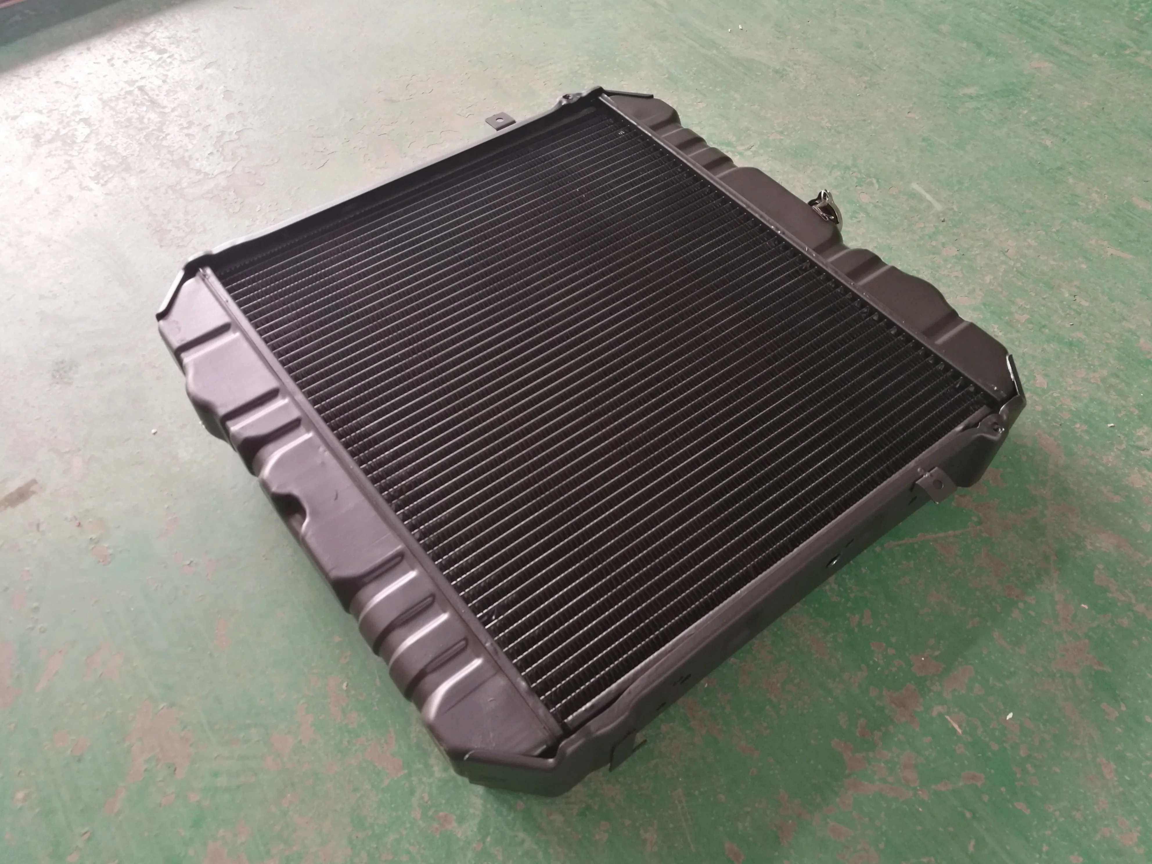 Dv99 Radiator Copper Radiator Truck Radiator for DAIHATSU DV99 - 1 Year Warranty