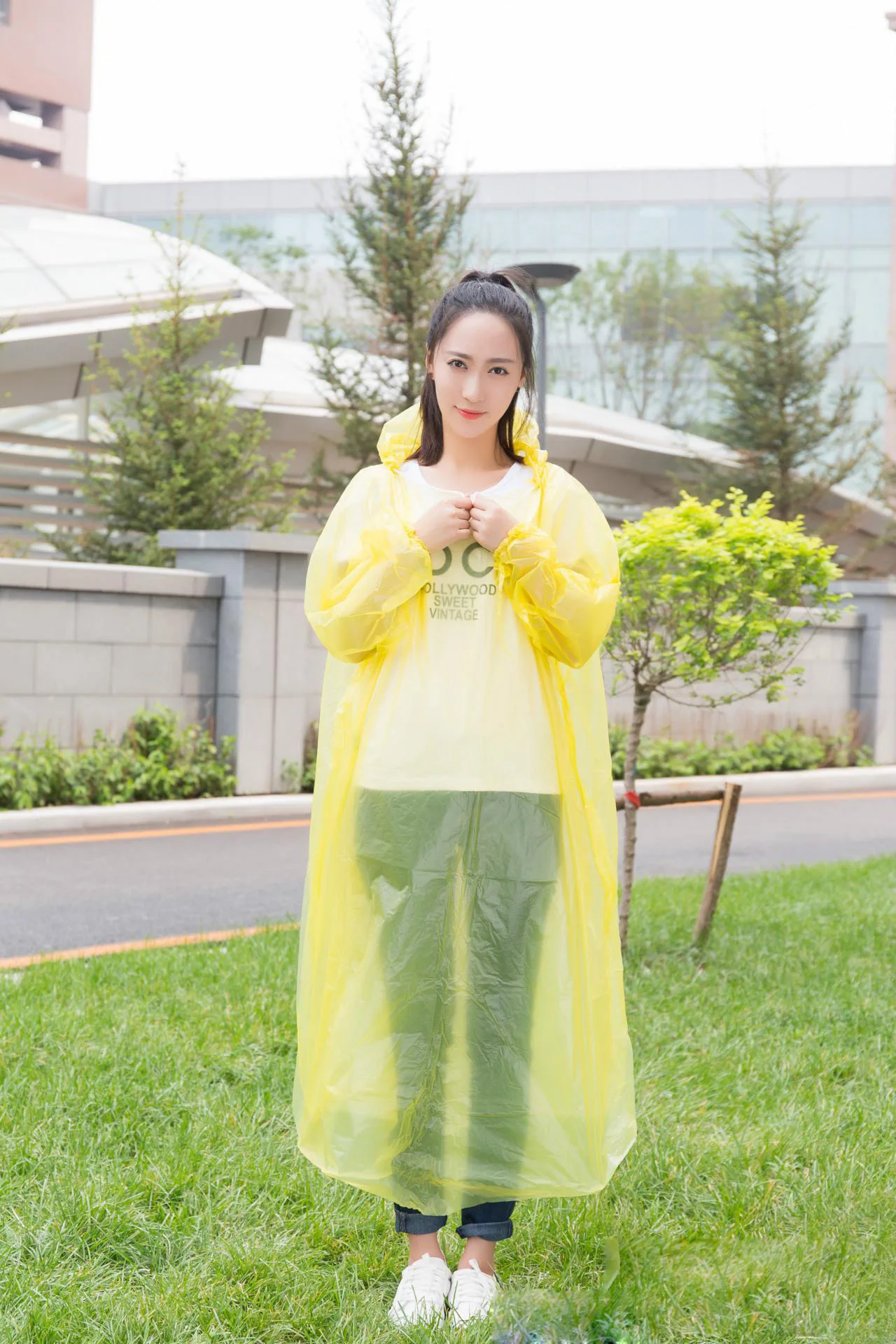 批发高品质销售透明塑料一次性使用一次性长雨衣